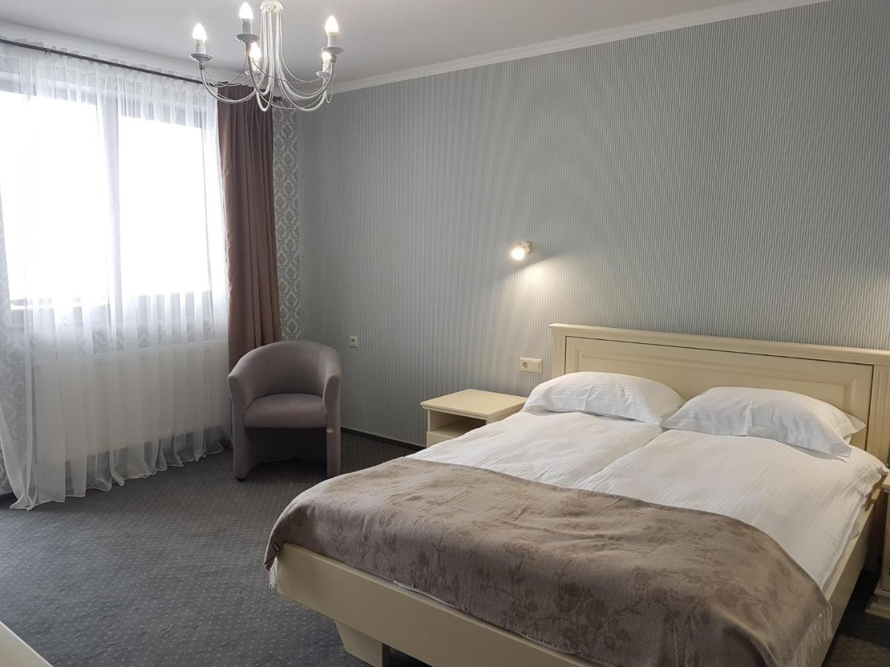 La Кrechunu Hotel Boekovel Buitenkant foto